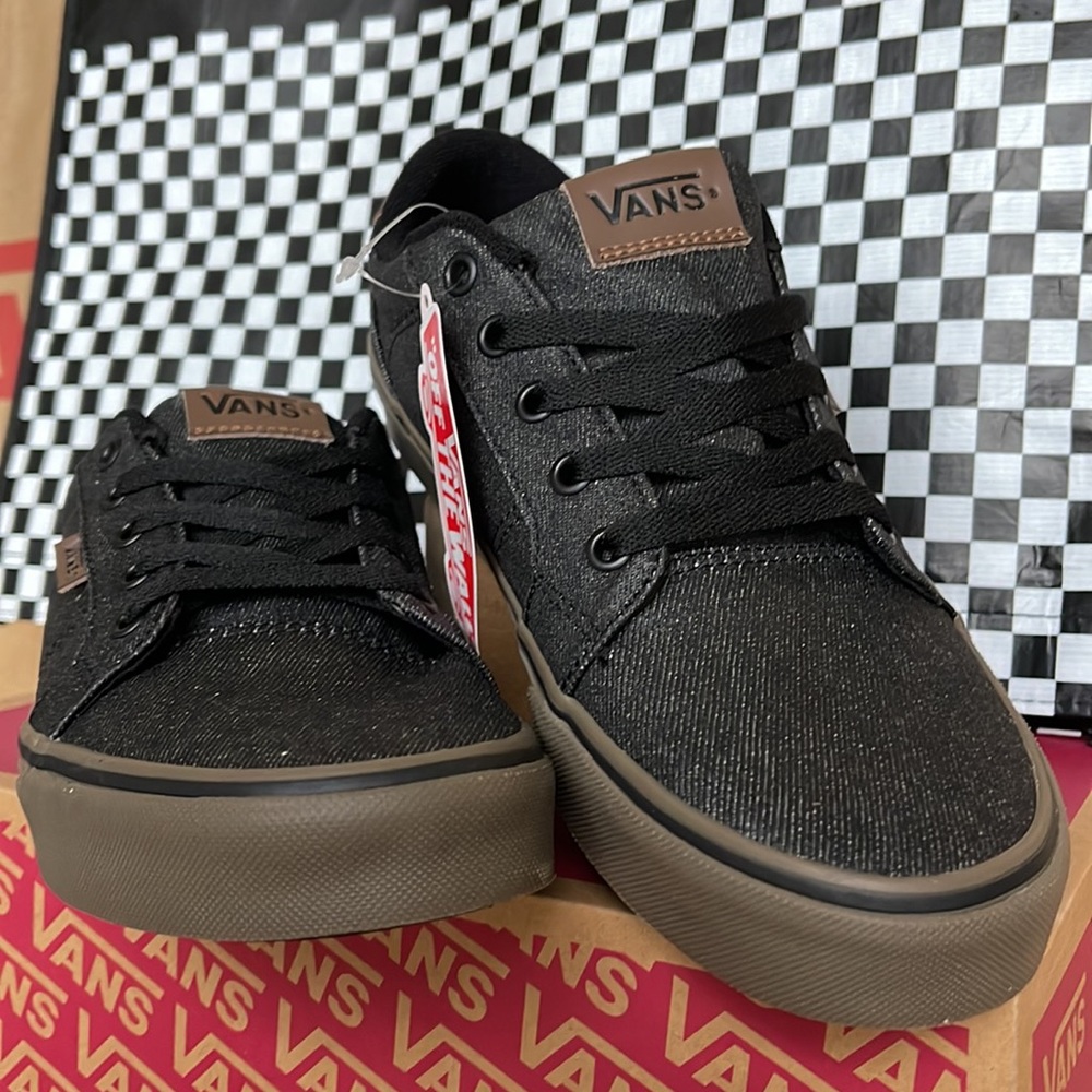 Vans Men’s Bishop
(Waxed Denim) Black/Gum
VN000NLUAKS
Sneakers - Picture 8 of 16